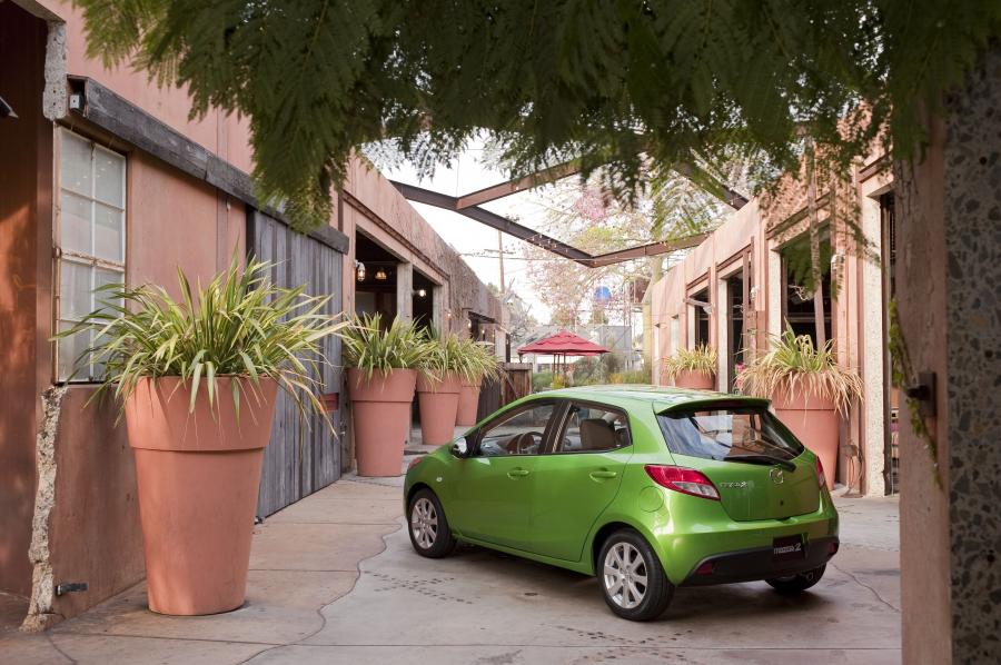  Mazda2 2010 года  (US) (фото 15 из 53)